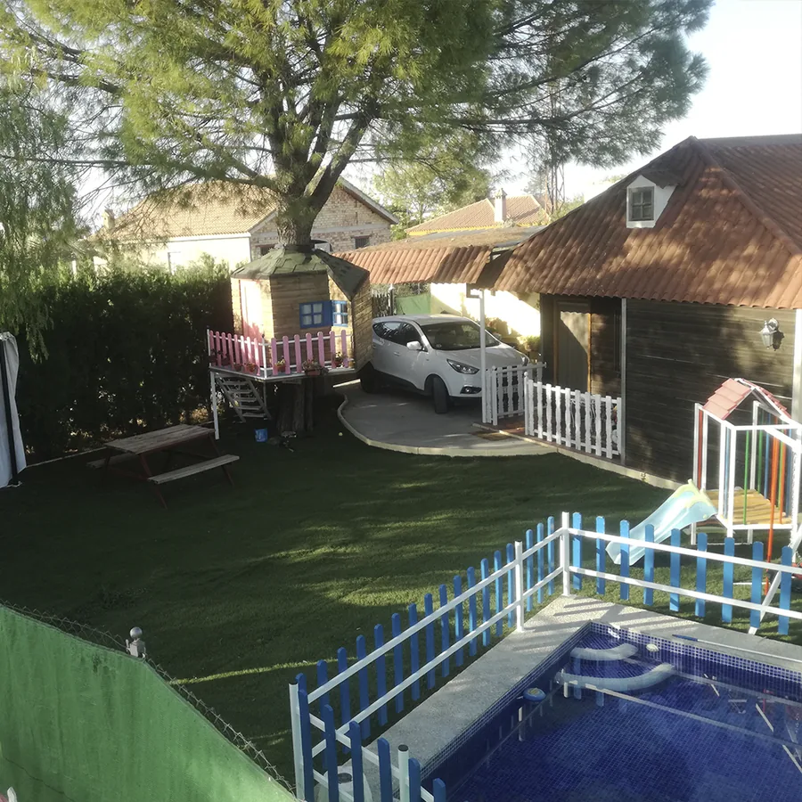 Piscina y zonas exteriores de Bungalow Perotonar